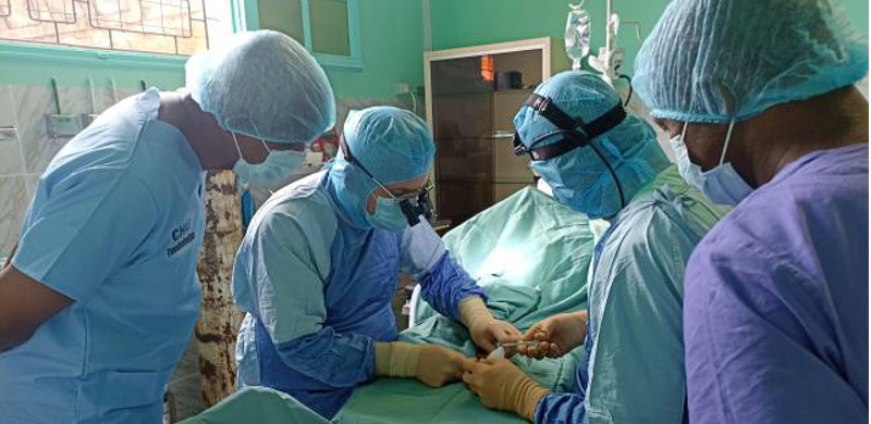 Chirurdzy i anestezjolodzy przyjeżdżają do nas, aby wykonać operację