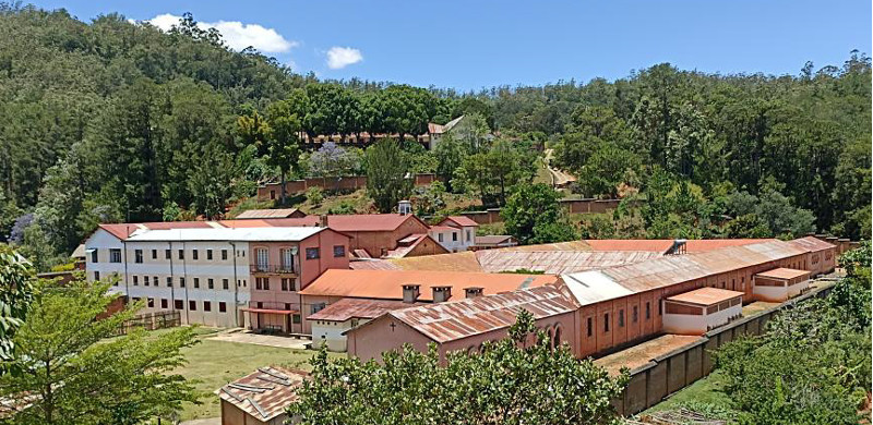 Maràna - maleńki przysiółek w uroczym lasku na pobliskim wzgórzu Kianjasoa ok. 7 km od Fianarantsoa